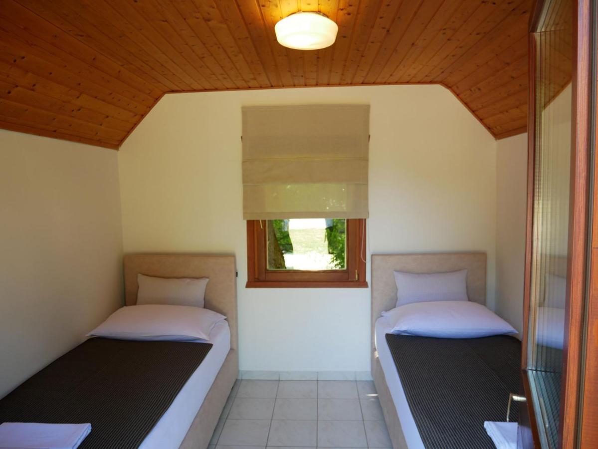 Bungalows Korana - Campsite Korana Seliste Dreznicko Bagian luar foto