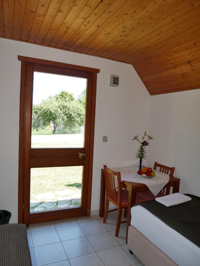 Bungalows Korana - Campsite Korana Seliste Dreznicko Bagian luar foto